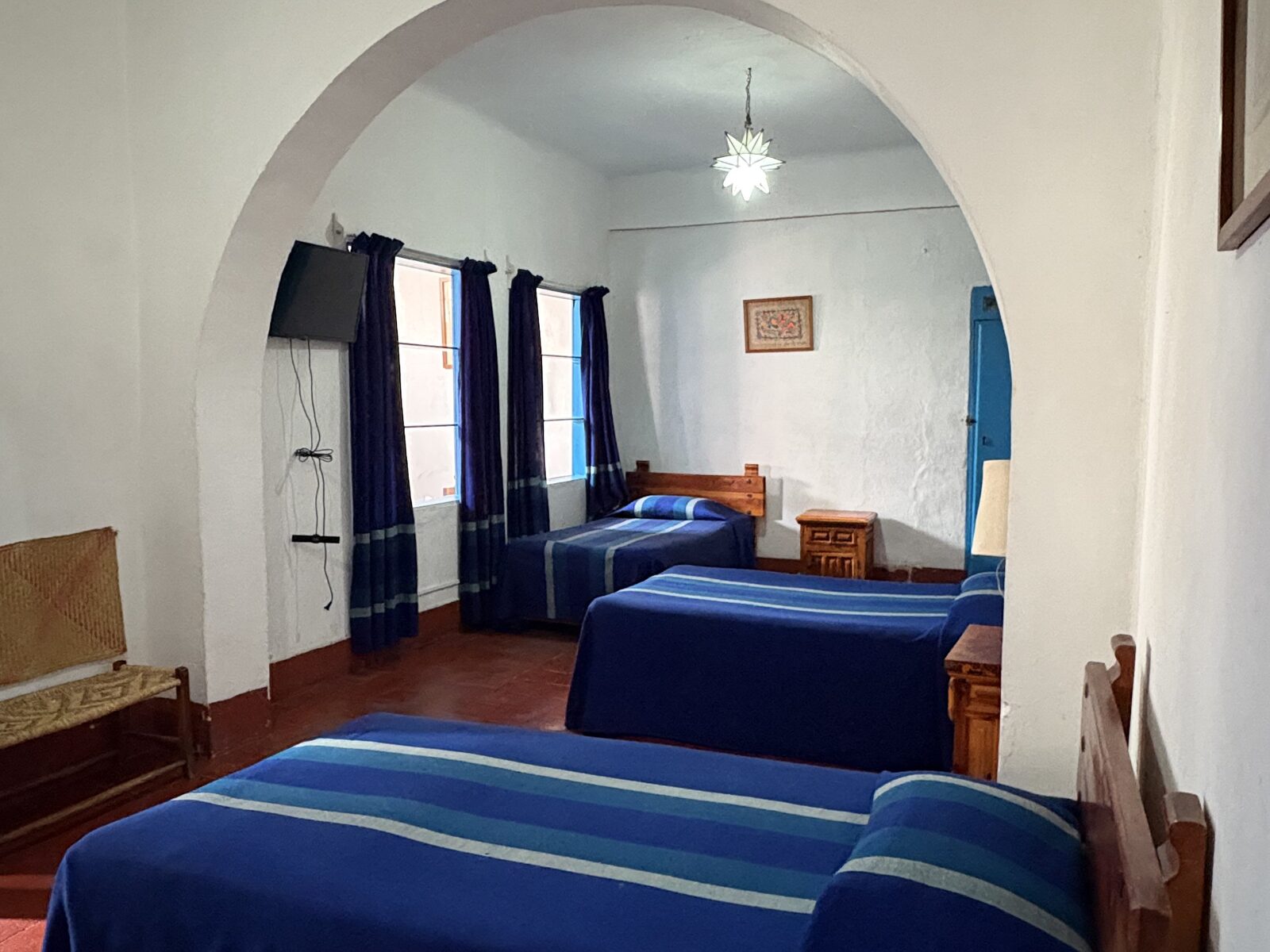 Family room: 5 single beds - photo 1