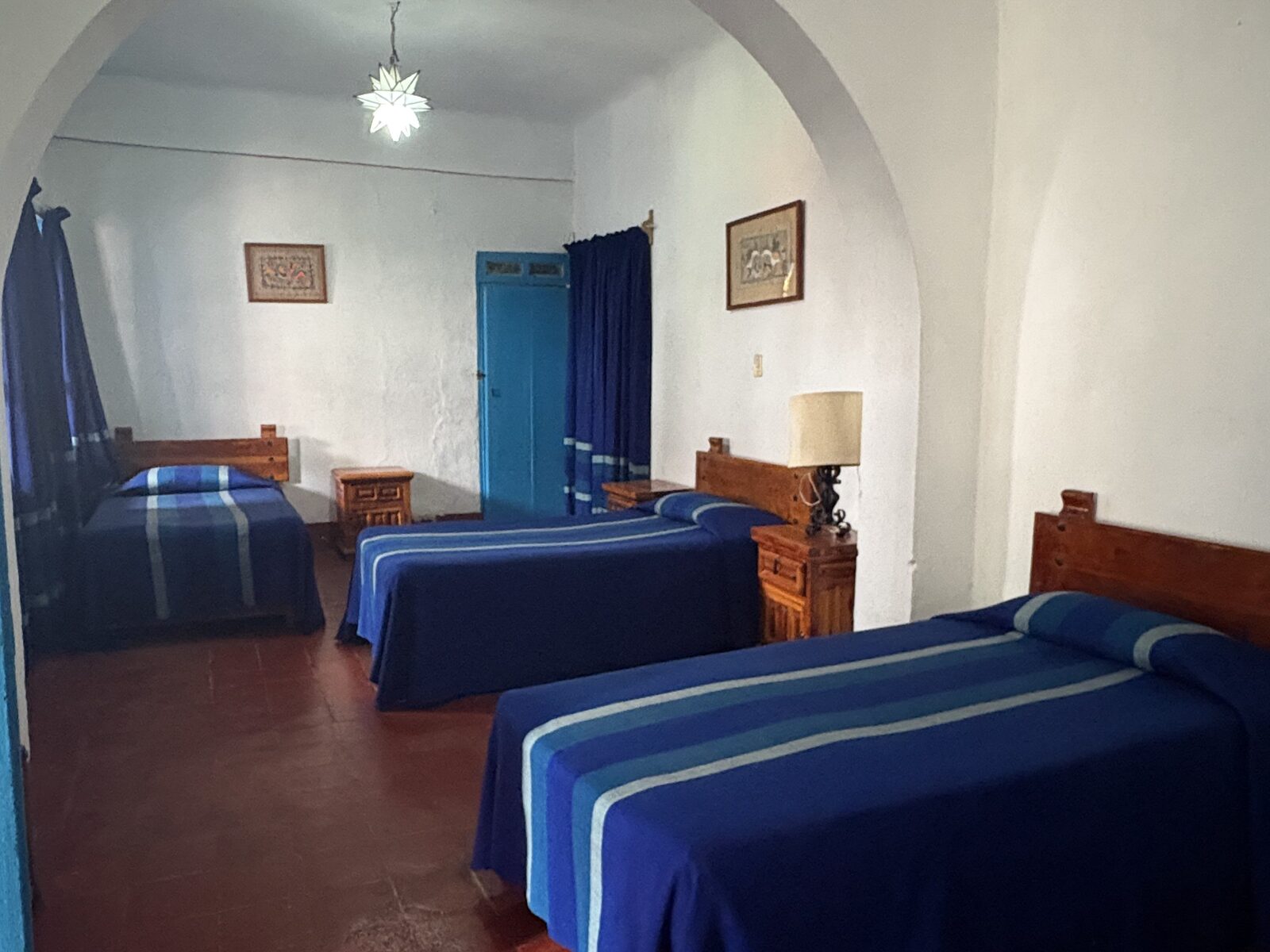 Family room: 5 single beds - photo 3